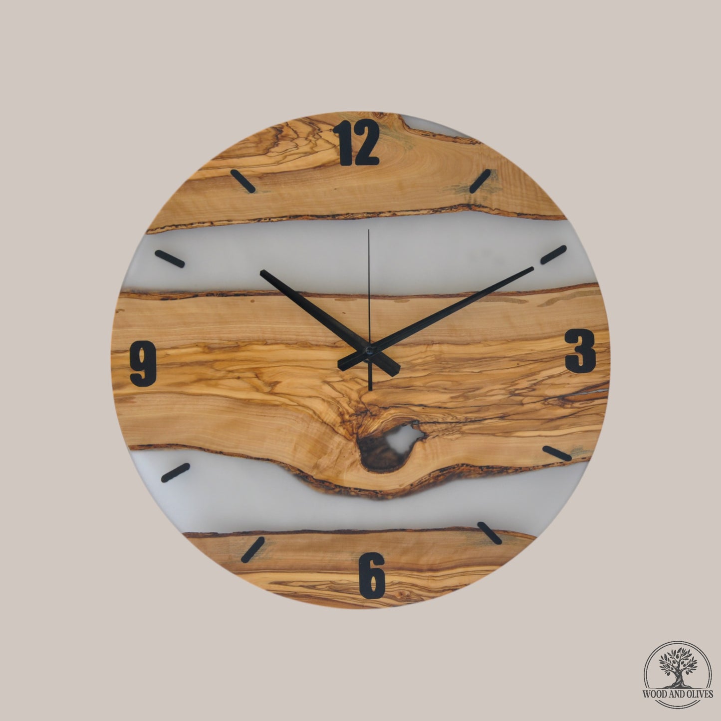 Olijfhouten Wandklok met Epoxy